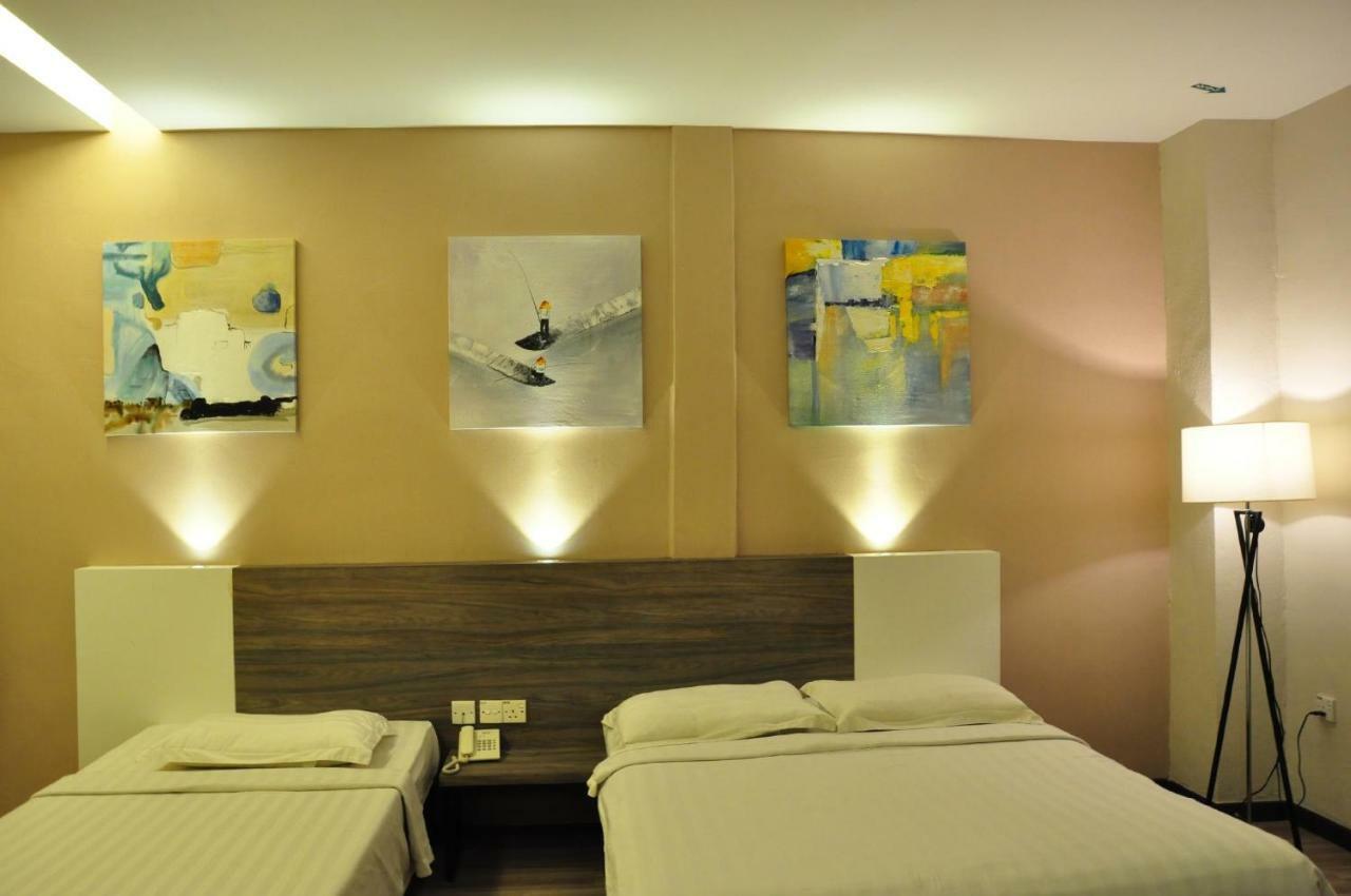 Frazel Inn Hotel Parit Buntar Exterior foto