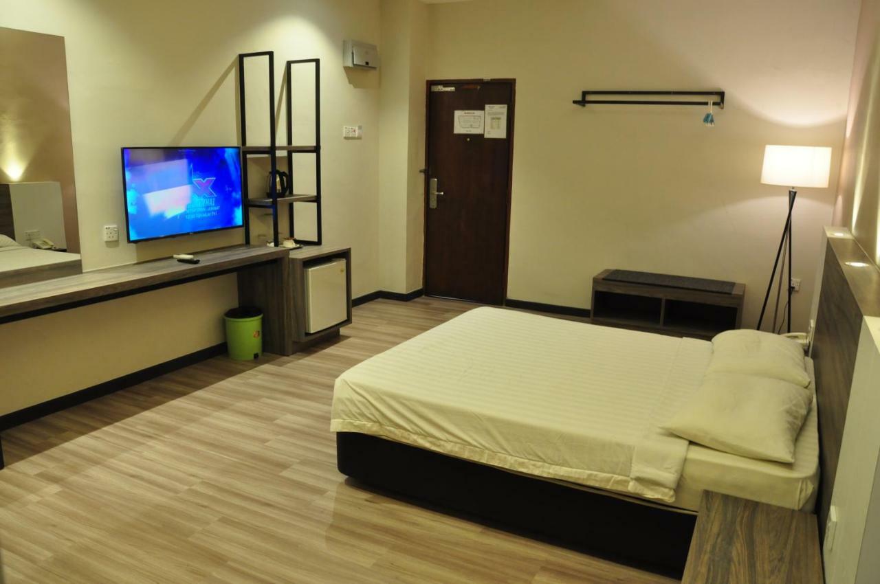 Frazel Inn Hotel Parit Buntar Exterior foto