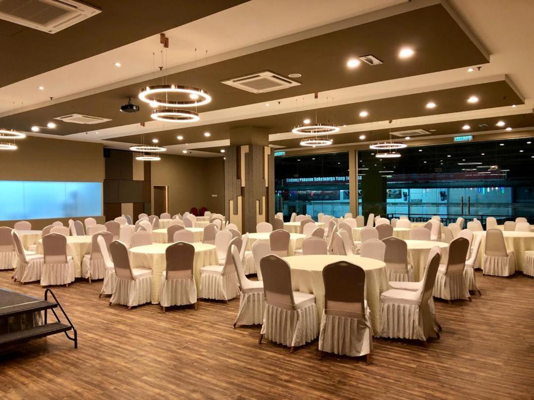 Frazel Inn Hotel Parit Buntar Exterior foto